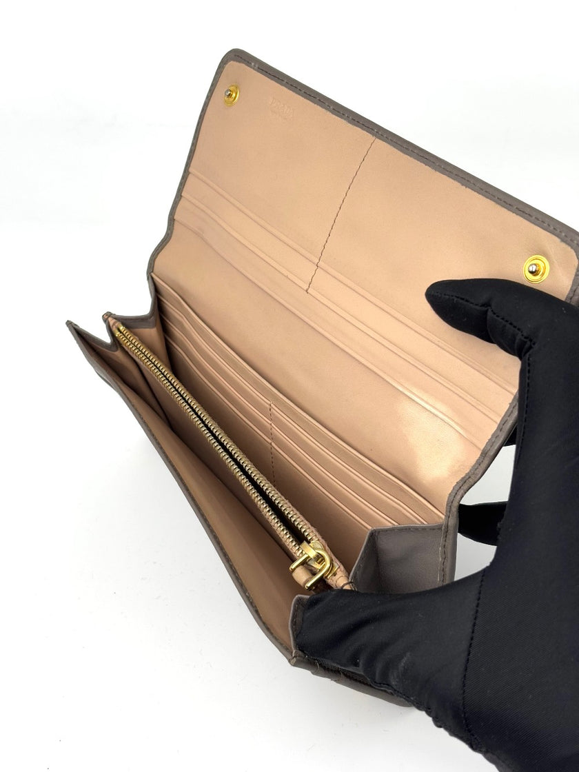 Preowned. Prada Long Wallet Gray|7012