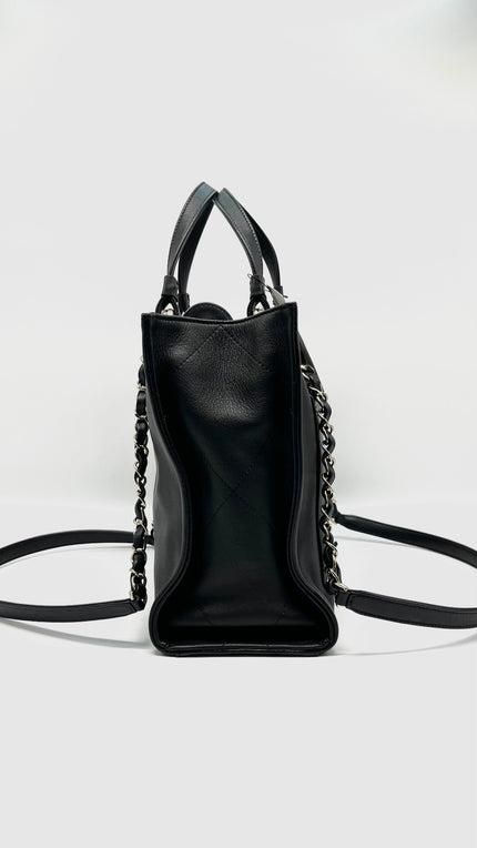 Preowned. Chanel CC Zipped Shopping Tote Calfskin Black GHW. PNJTPA01|10431