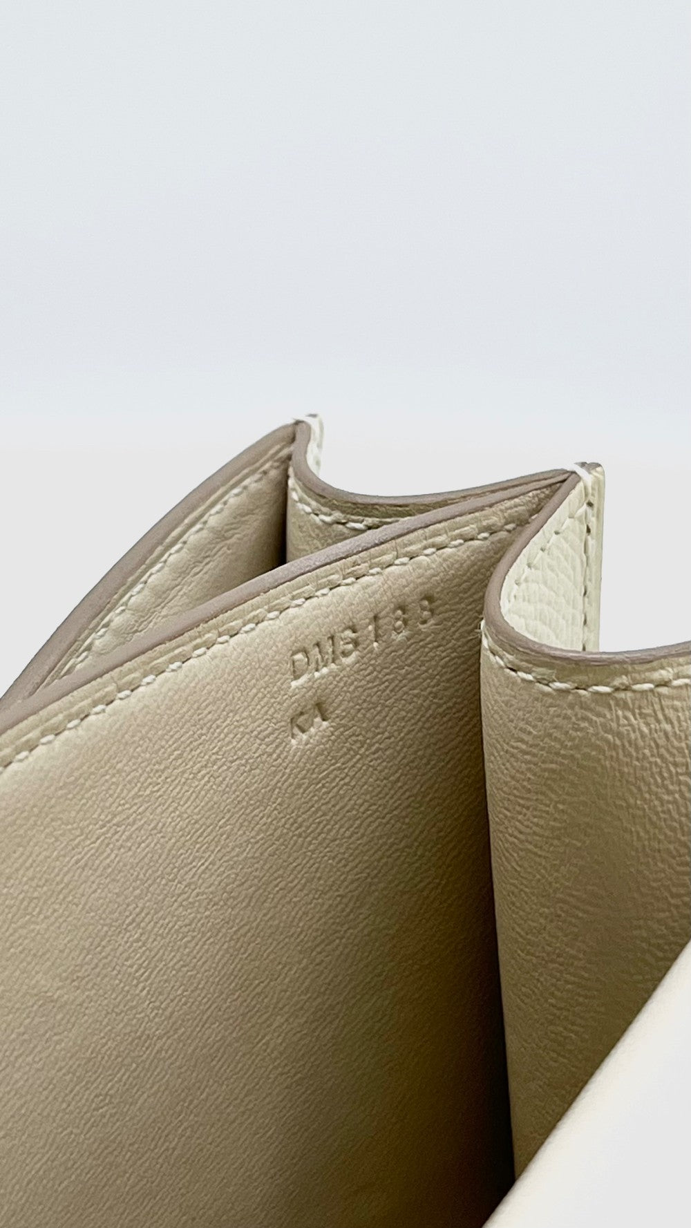 Good As New. Hermes Constance 24 Craie Epsom RGHW. DMS 188 KA|7802