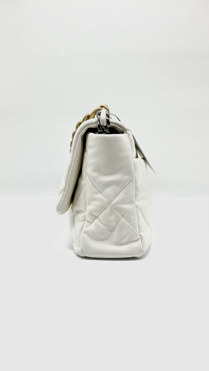 Preowned. Chanel C19 Medium White Lambskin GHW. K748P2AE|5196
