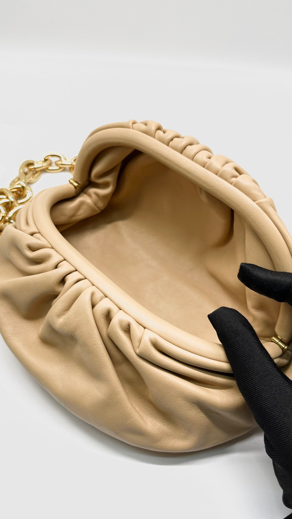 Unused. Bottega Chain Pouch Belt Bag Beige. GHW|13400