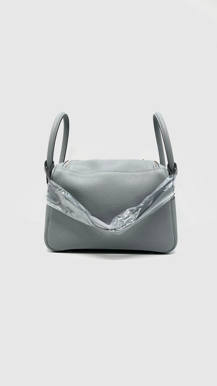 Brand New. Hermes Lindy 26 Gris Pantin Clemence PHW. KMA791DH|14638
