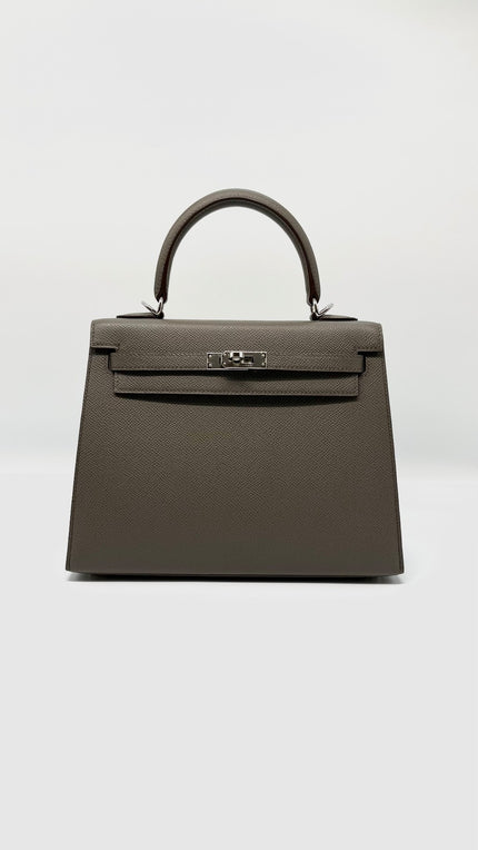 Brand New. Hermes Kelly 25 Etain Epsom Sellier PHW. UNS433AF|6501