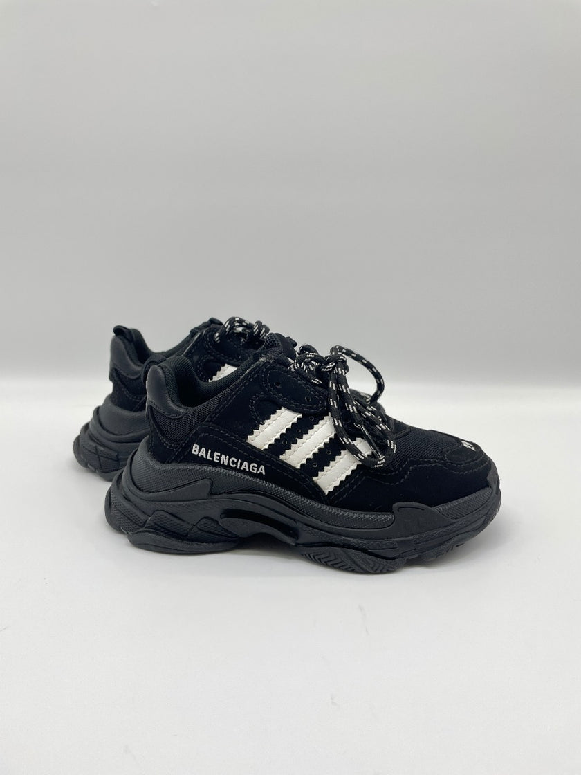 Preowned. Balenciaga x Adidas Triple S Sneakers for Kids Black & White. 29|10287