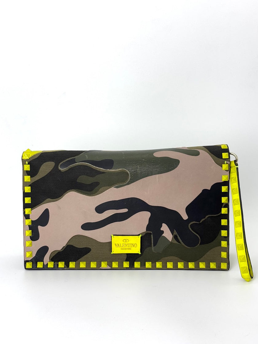 Preowned. Valentino Clutch Camou. BGG399TAN1|6304