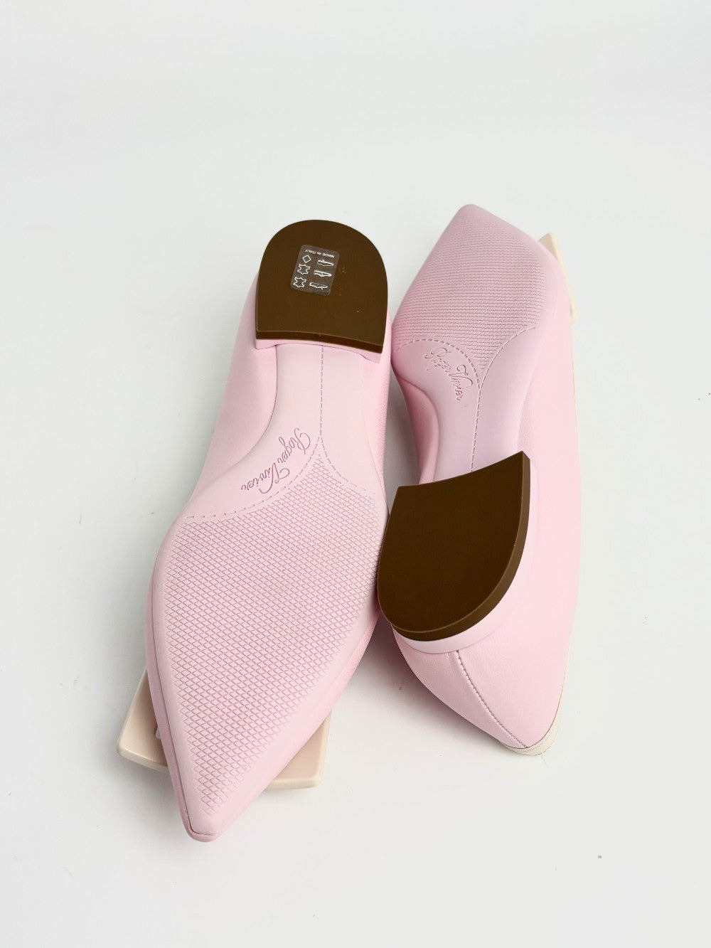 Brand New. Roger Vivier Gommettine Ballet Flats Pink. 36|12789
