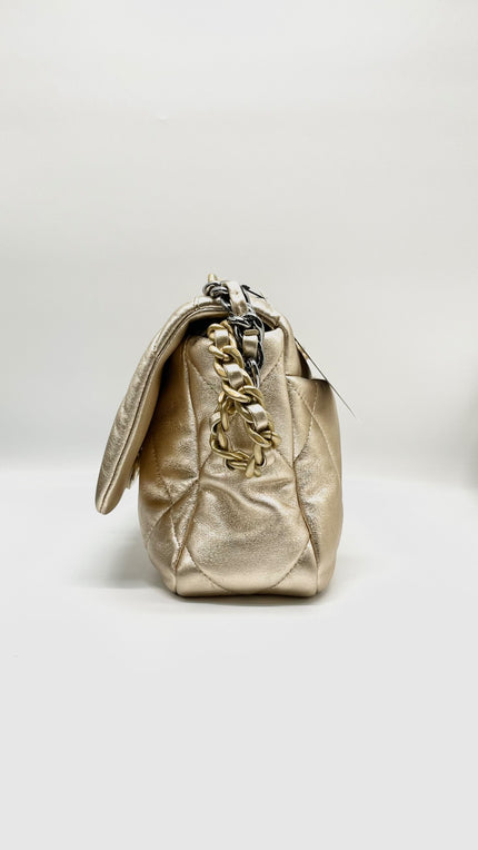 Preowned. Chanel 19 Flap Medium Gold Metallic Goatskin. 31166659|9882