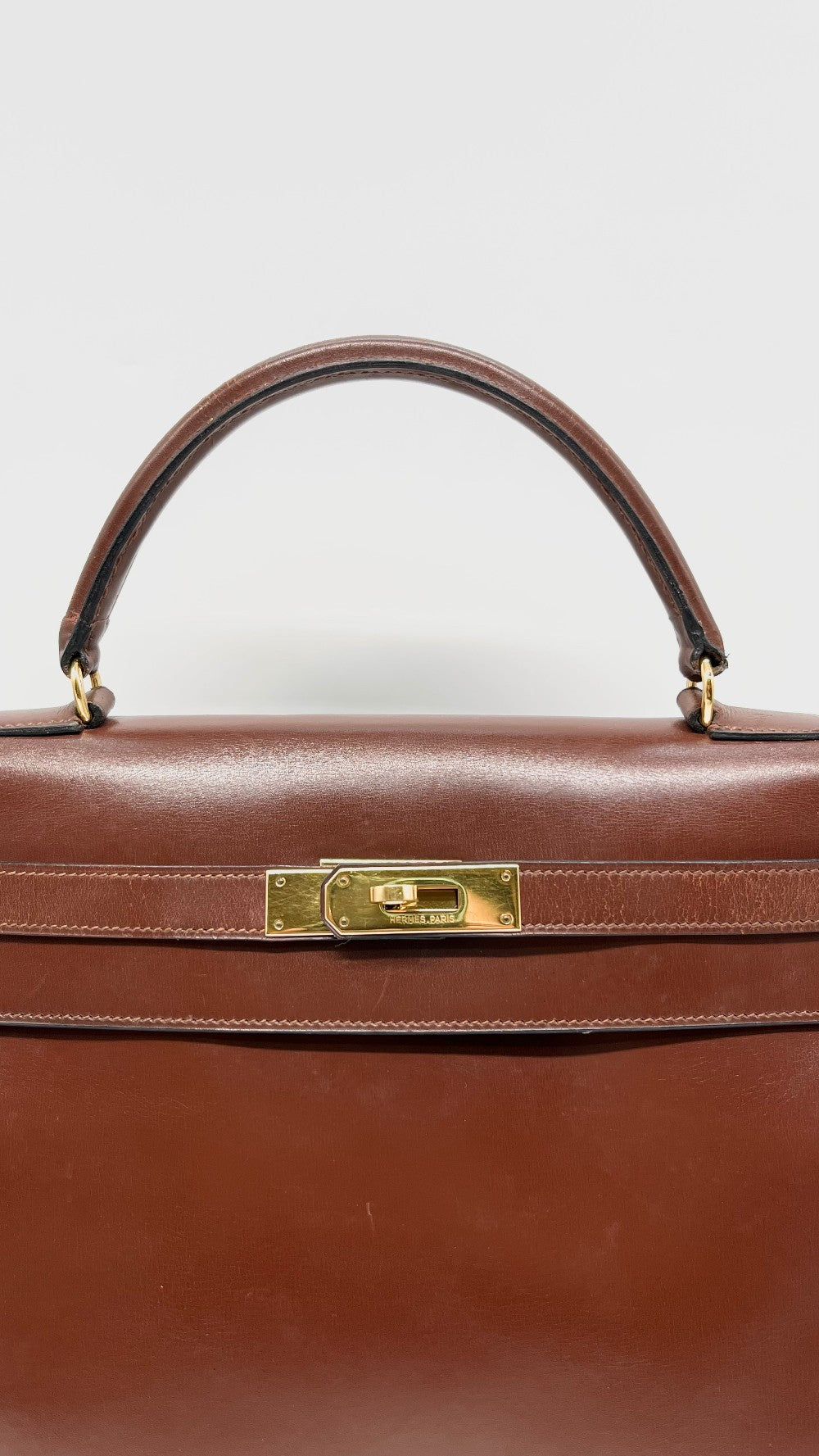 Preowned. Hermes Kelly 32 Vintage Box Brown GHW. Circle H MA|13919