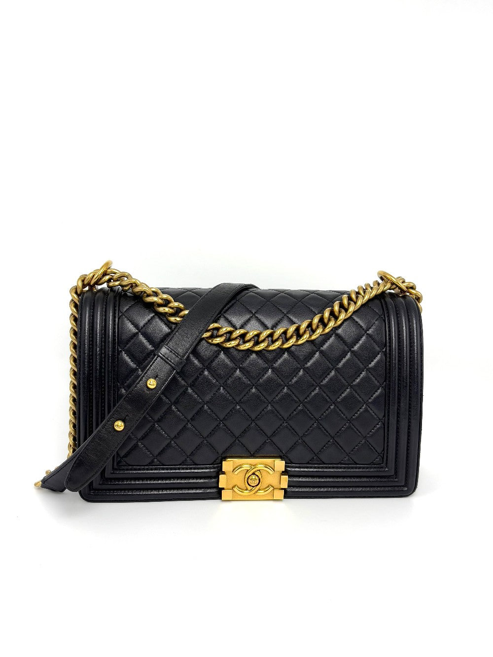Preowned. Chanel Leboy New Medium Lambskin Black GHW. 21698415|8165