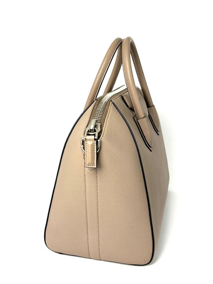 Preowned. Givenchy Antigona Medium Nude. MPB1116|9531