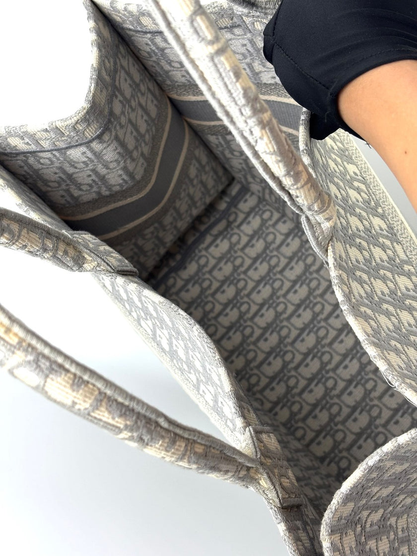 [SALE] Preowned. Dior Book Tote Large Gray. 50-MA-0270|6247