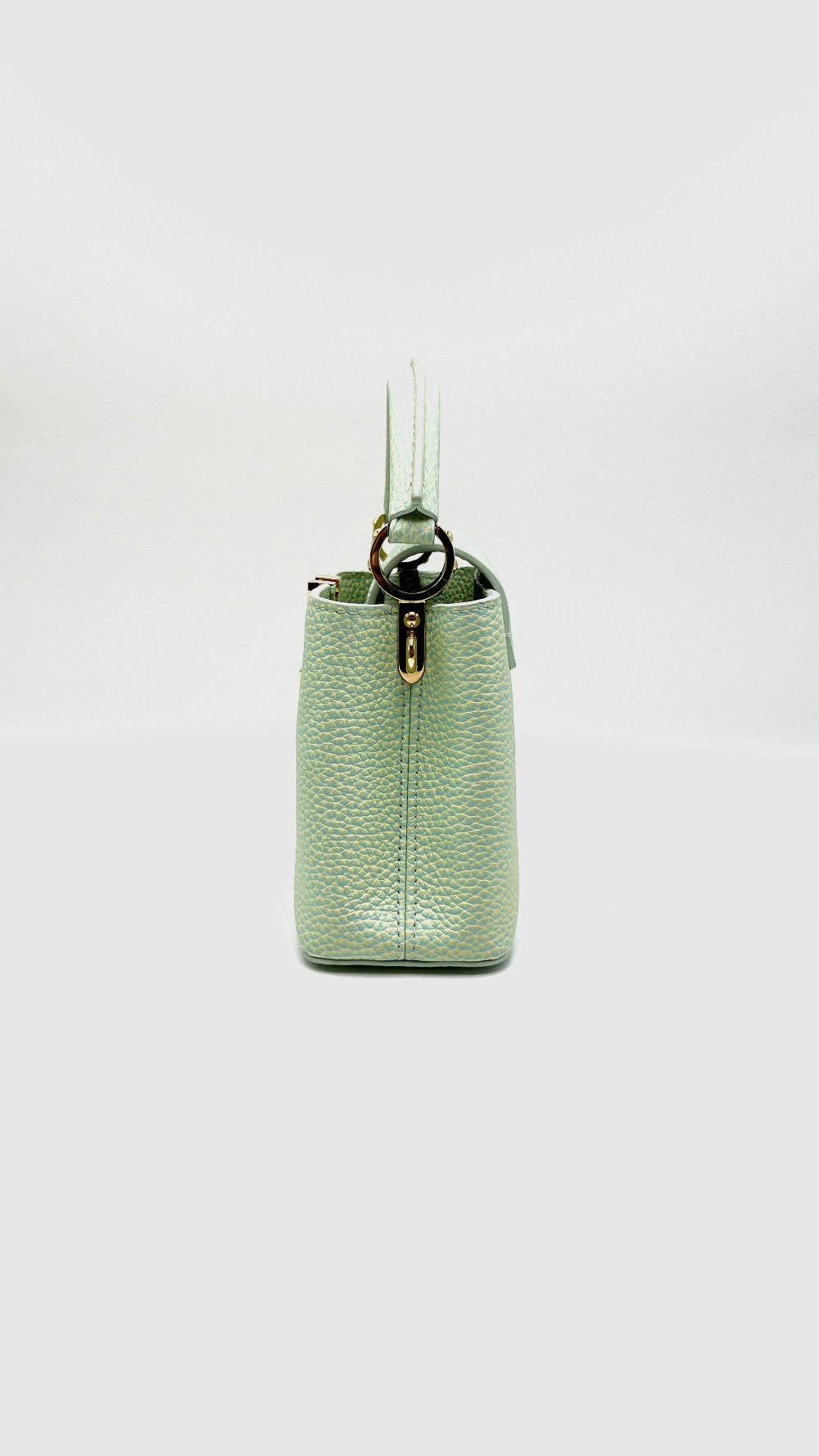 Like New. LV Capucines Mini Vert Deau (Green). Microchip|15846