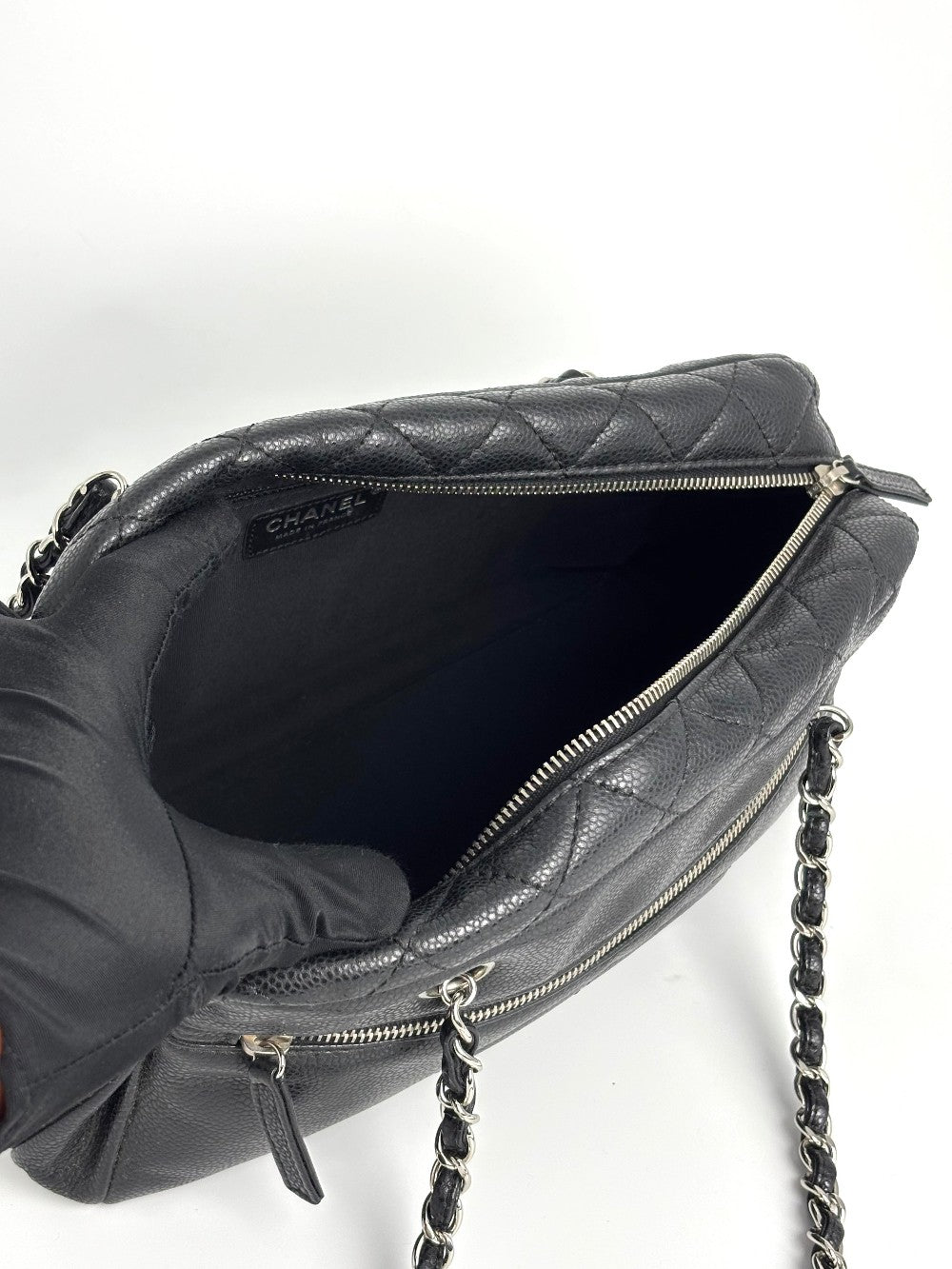 Preowned. Chanel Bowler Tote Black. 13993706|4047