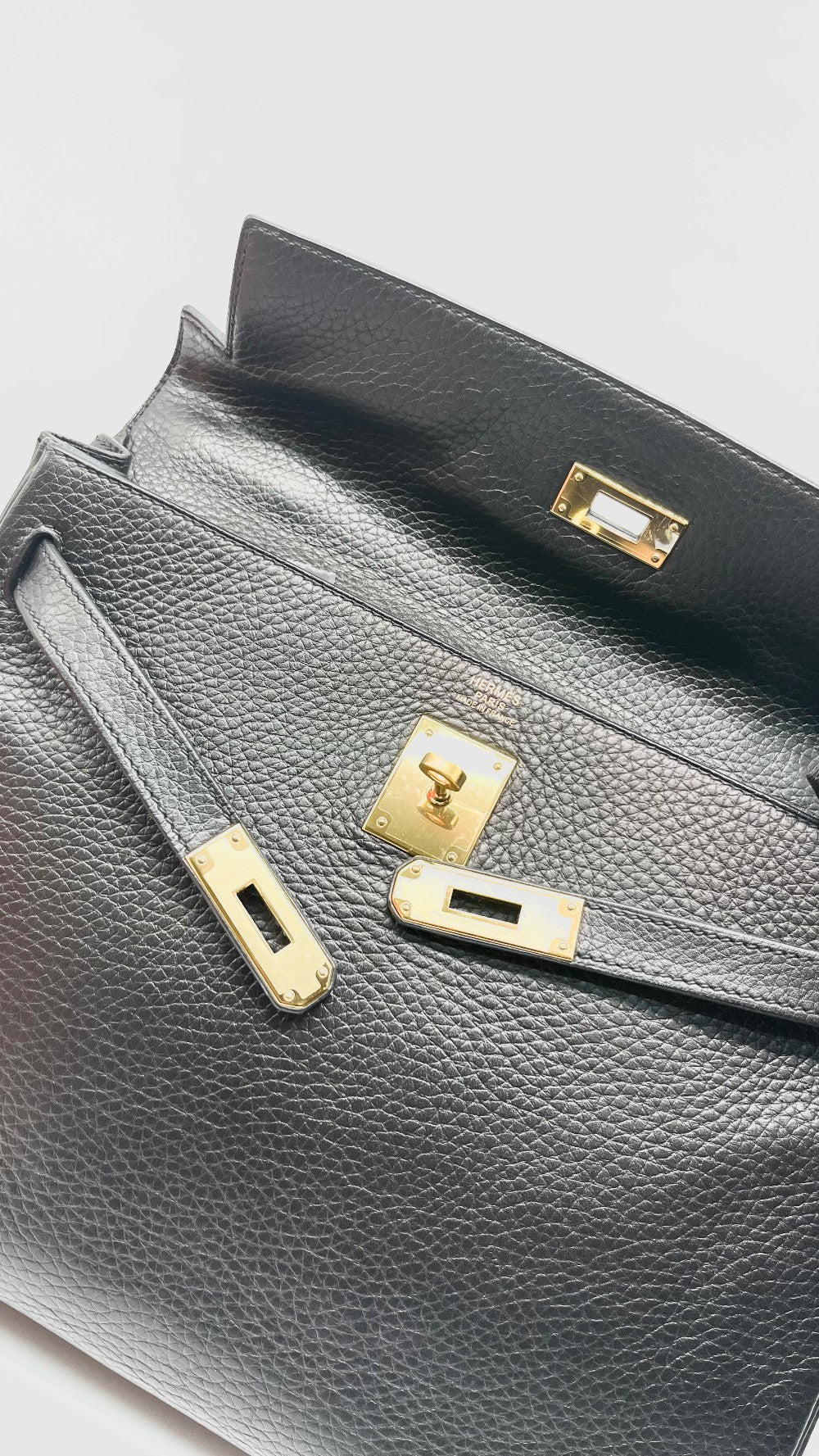 Preowned. Hermes Kelly 32 Black Clemence GHW. Square QMI48|14671
