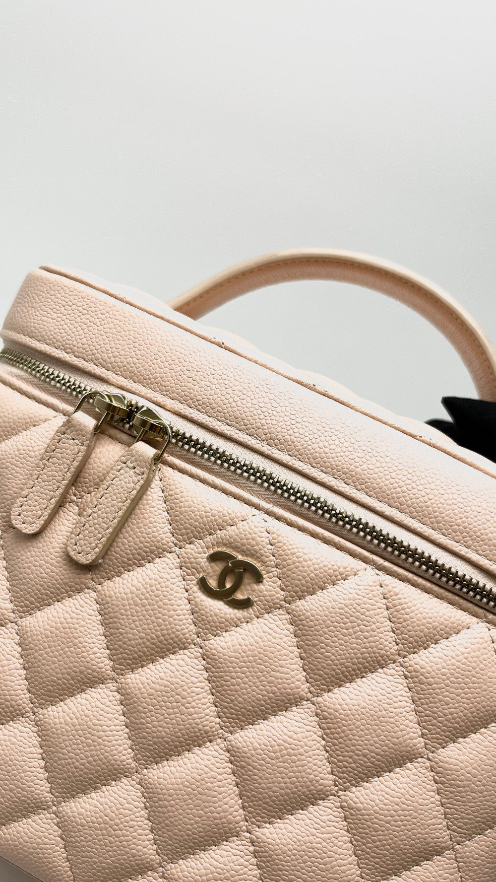 Like New. Chanel Large Vanity Pouch Caviar Pink GHW. KTCAAX24|15814