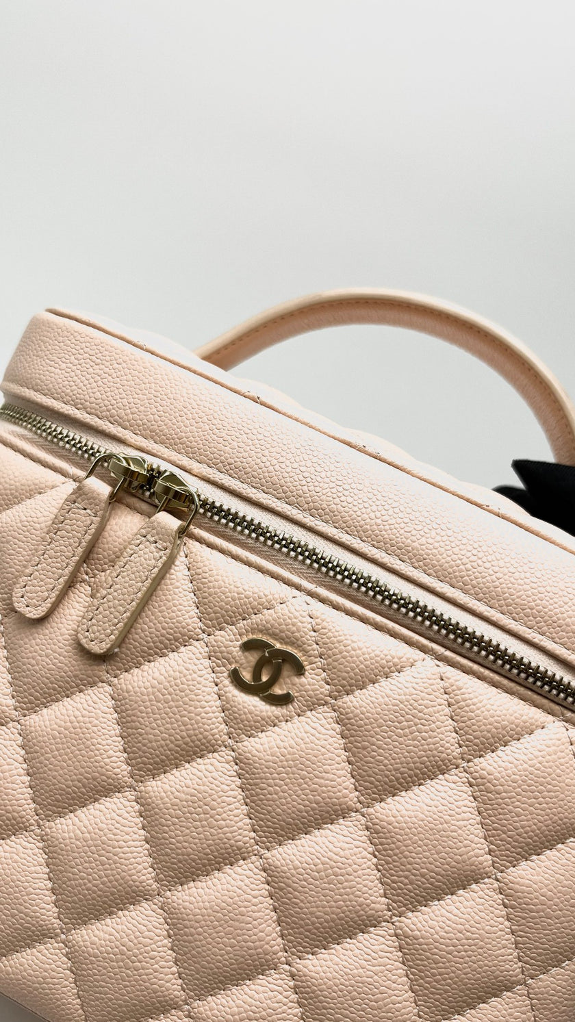 Like New. Chanel Large Vanity Pouch Caviar Pink GHW. KTCAAX24|15814