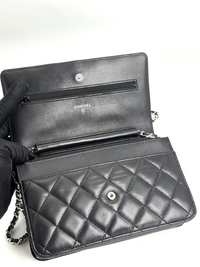 Preowned. Chanel WOC Black Lamb. 27800839|4111