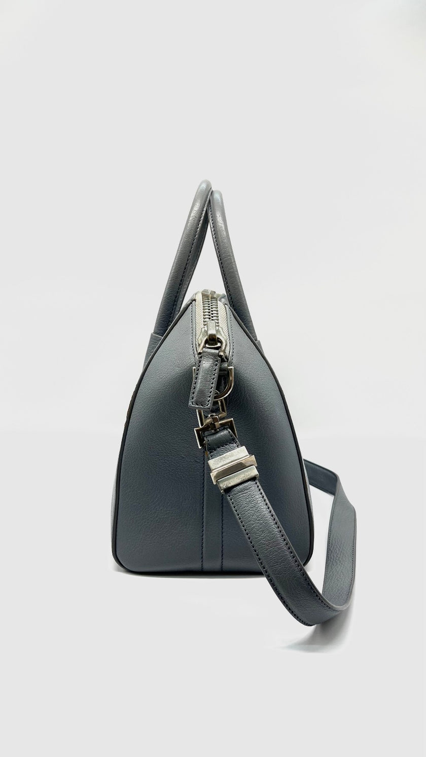 Preowned. Givenchy Antigona Medium Gray SHW. MPB0195|15439