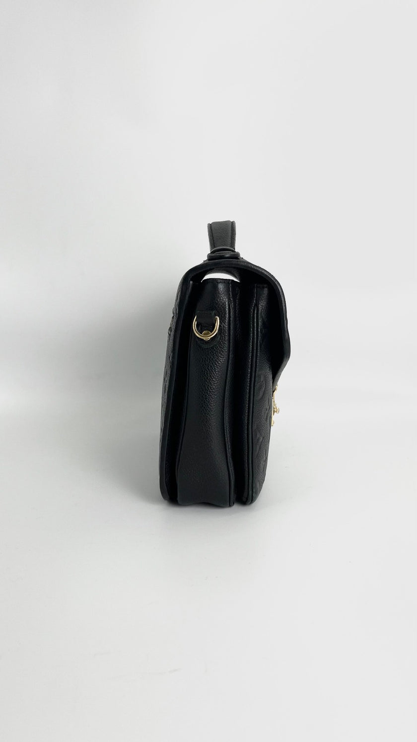 Preowned. LV Metis Black. AR4167|4898