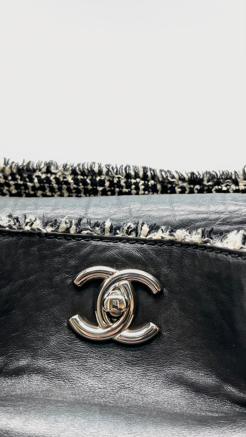 Preowned. Chanel Glazed Tweed Shopping Tote Large Calf SHW. 13122253|9880