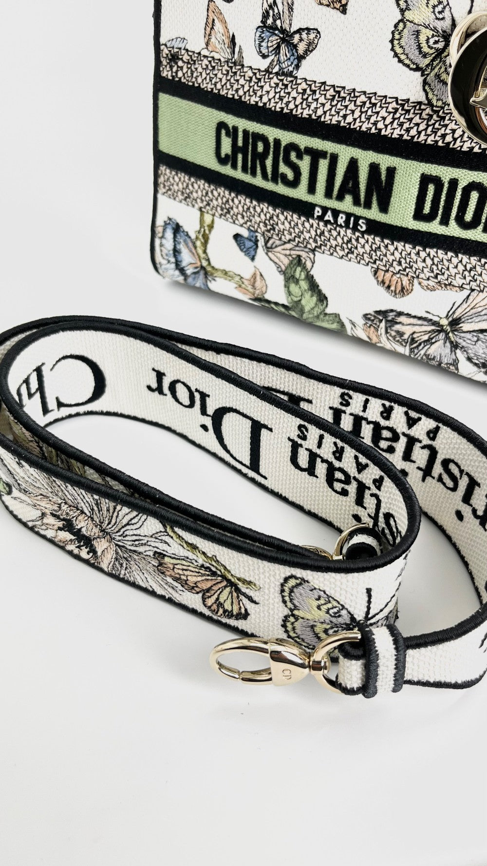 Brand New. Lady Dior D-lite Medium. 50-MA-0283|4429