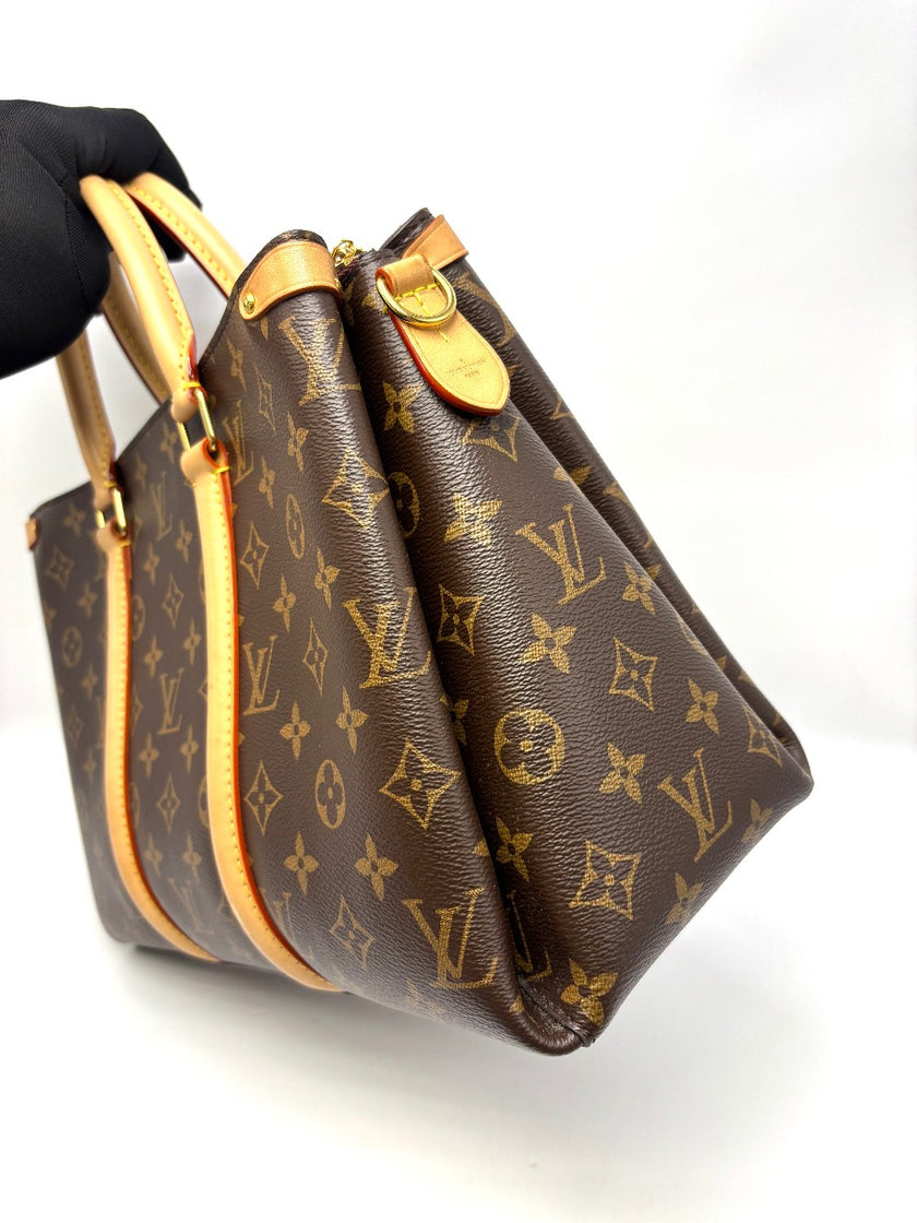 Preowned. LV Soufflot Monogram Canvas MM GHW Microchip|17995