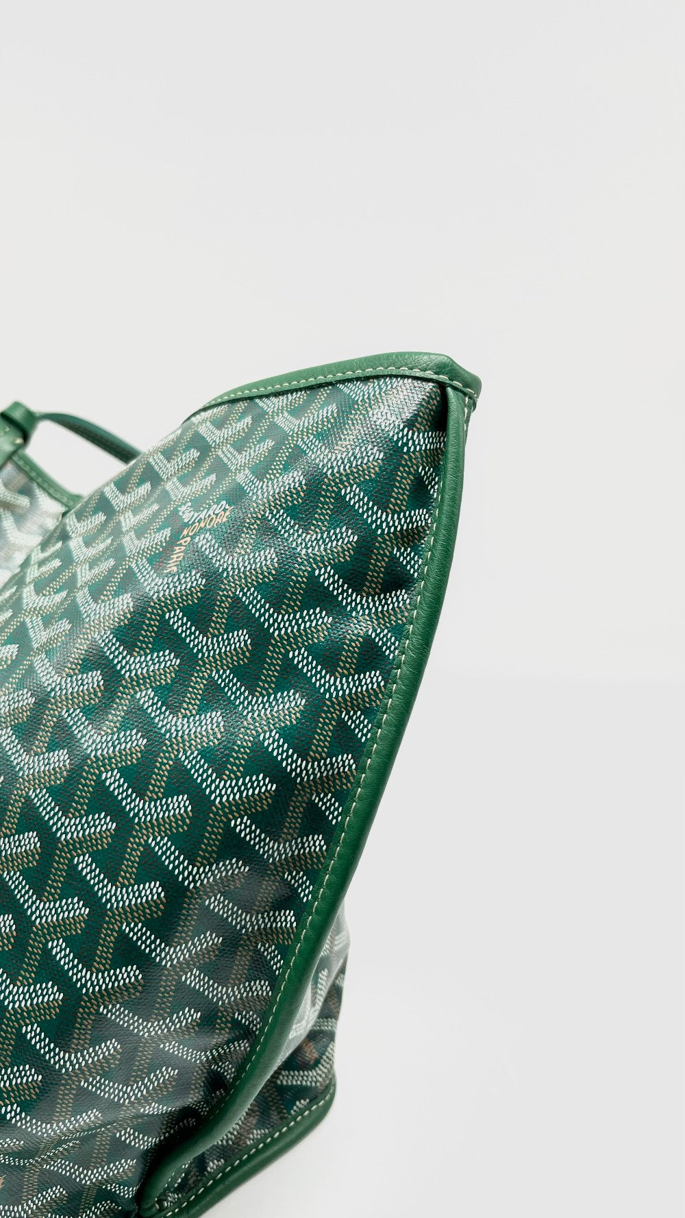 Preowned. Goyard Anjou PM Green Reversible Tote Bag With Goyard Green Clip. SUT 020251|13094