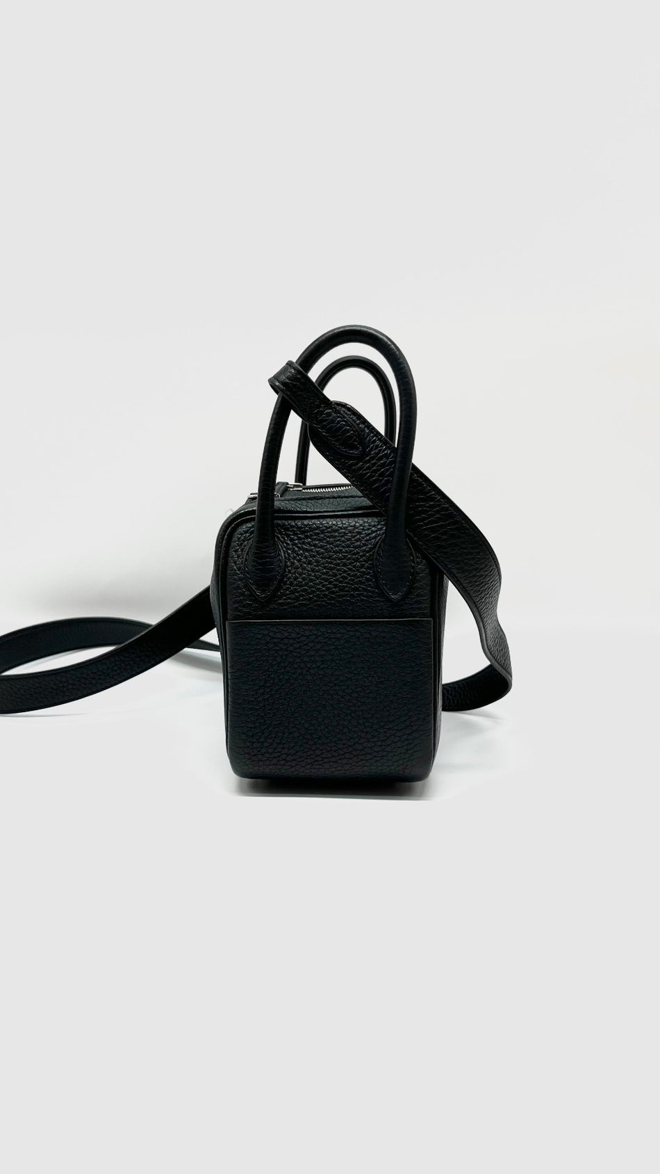 Preowned. Hermes Mini Lindy Noir Togo PHW. WTI324HY|9242