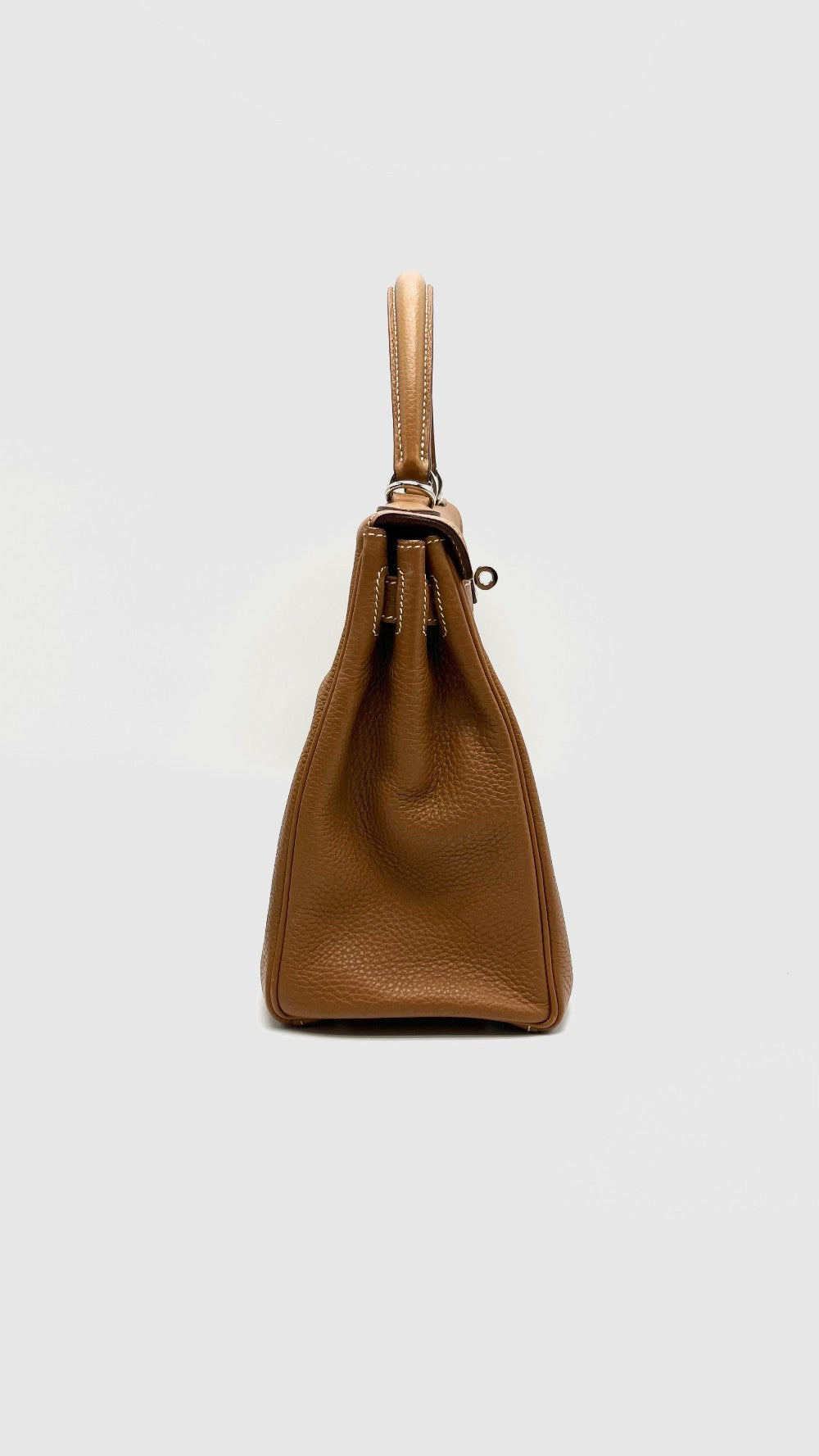 Preowned. Hermes Kelly 28 Gold Togo PHW. Square PN32|15643
