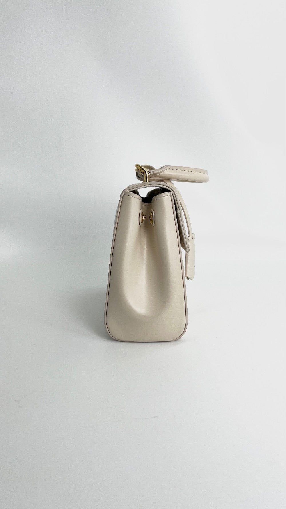 Preowned. lv Clunny Epi White Mini. Microchip|4813