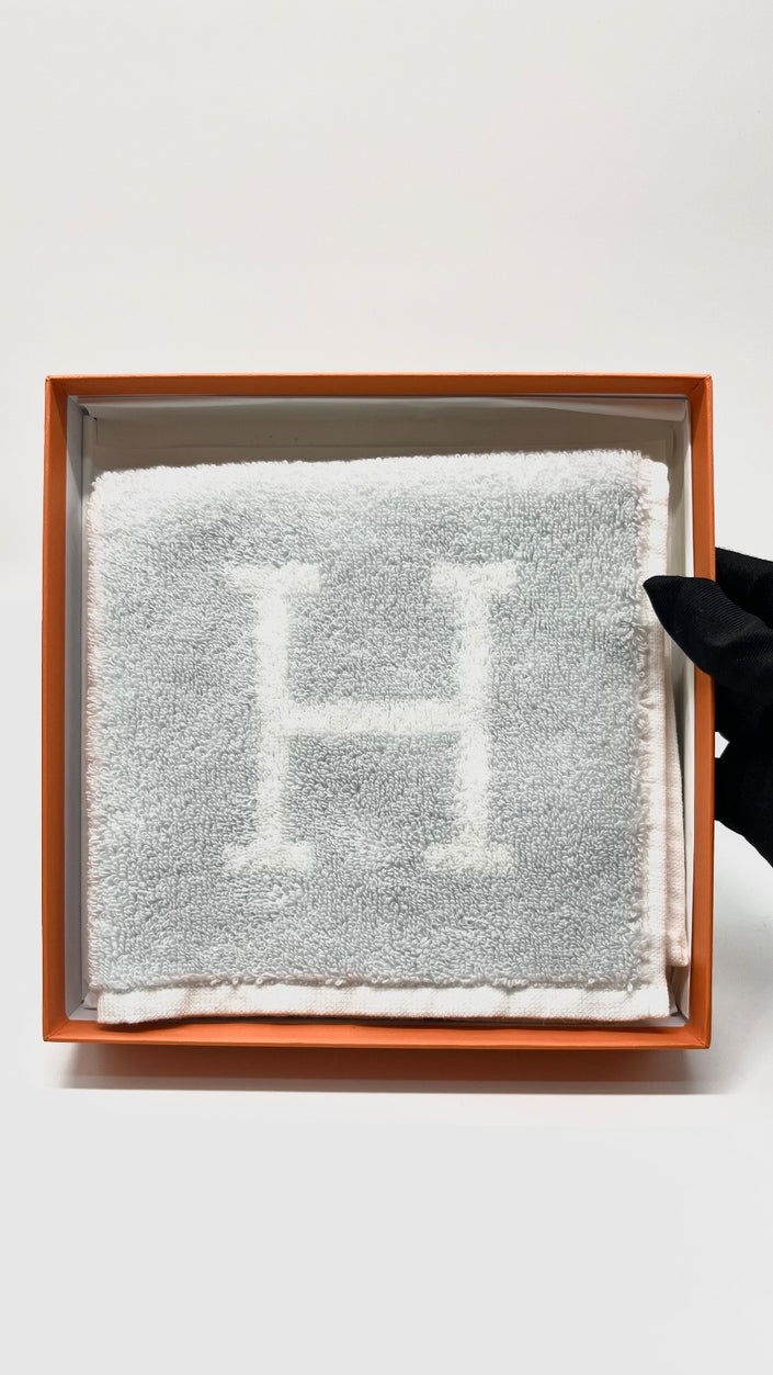 Brand New. Hermes Face Towel|9995