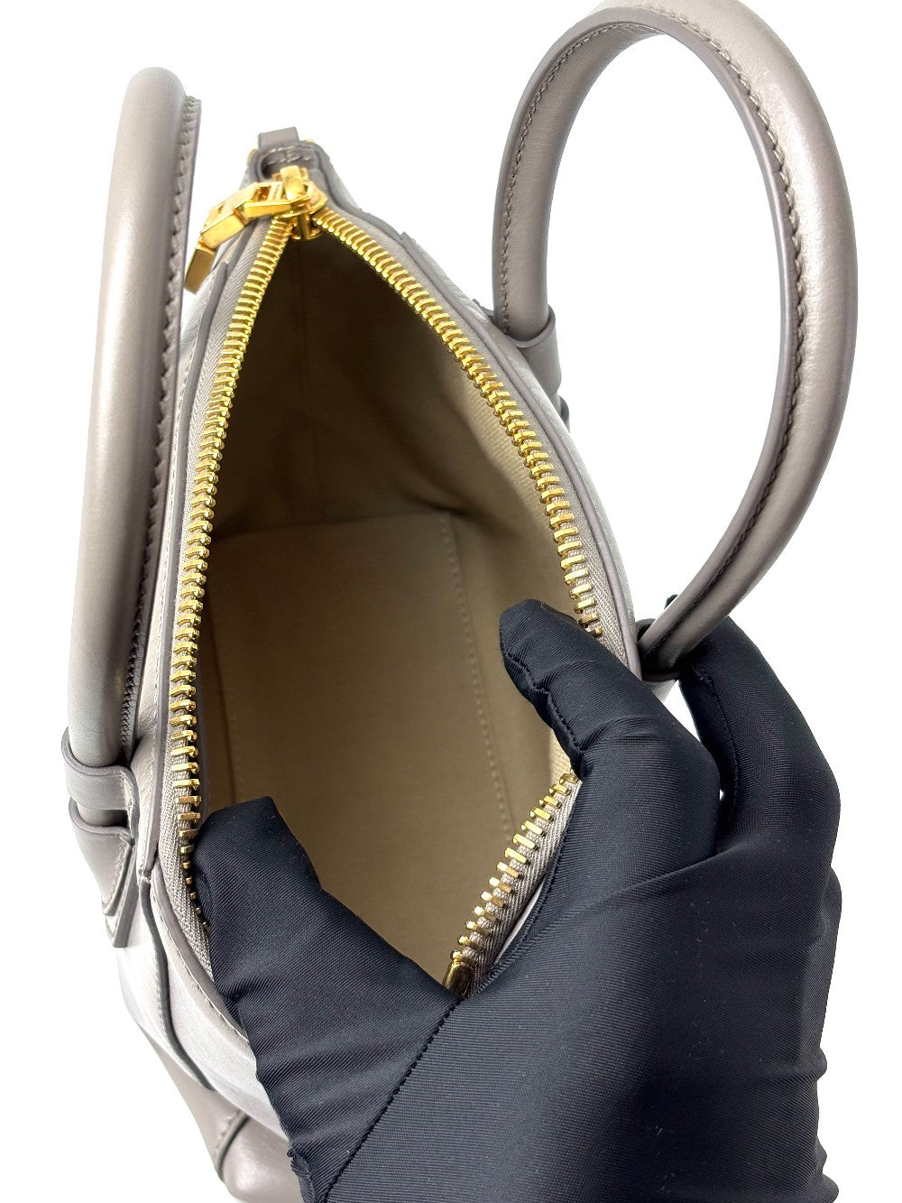 Preowned. Givenchy Soft Antigona Mini Gray. GAL0262|6152