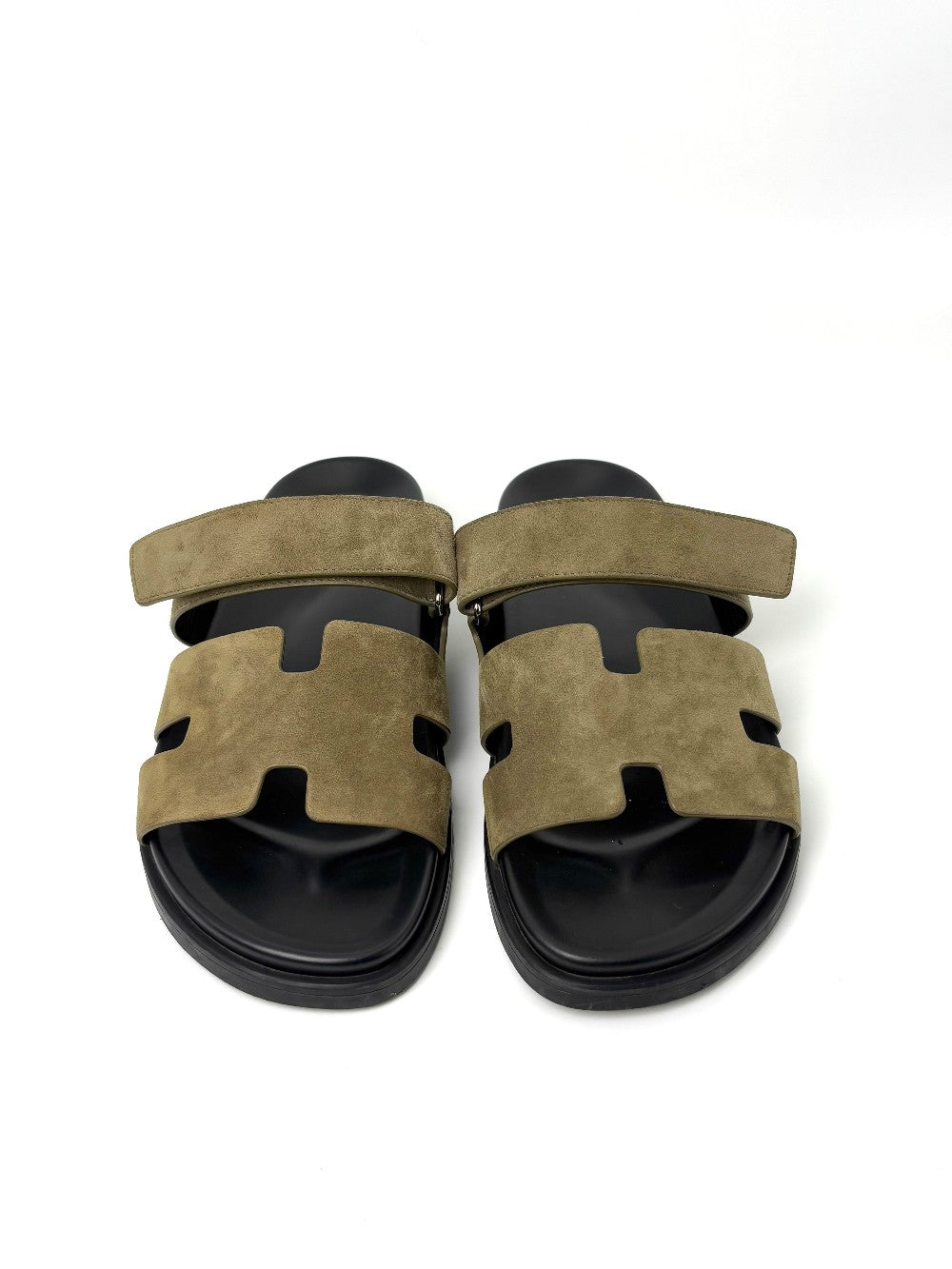 Like New. Hermes Chypre Army Green Suede. 42|7532