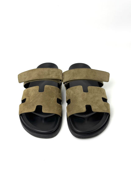 Like New. Hermes Chypre Army Green Suede. 42|7532