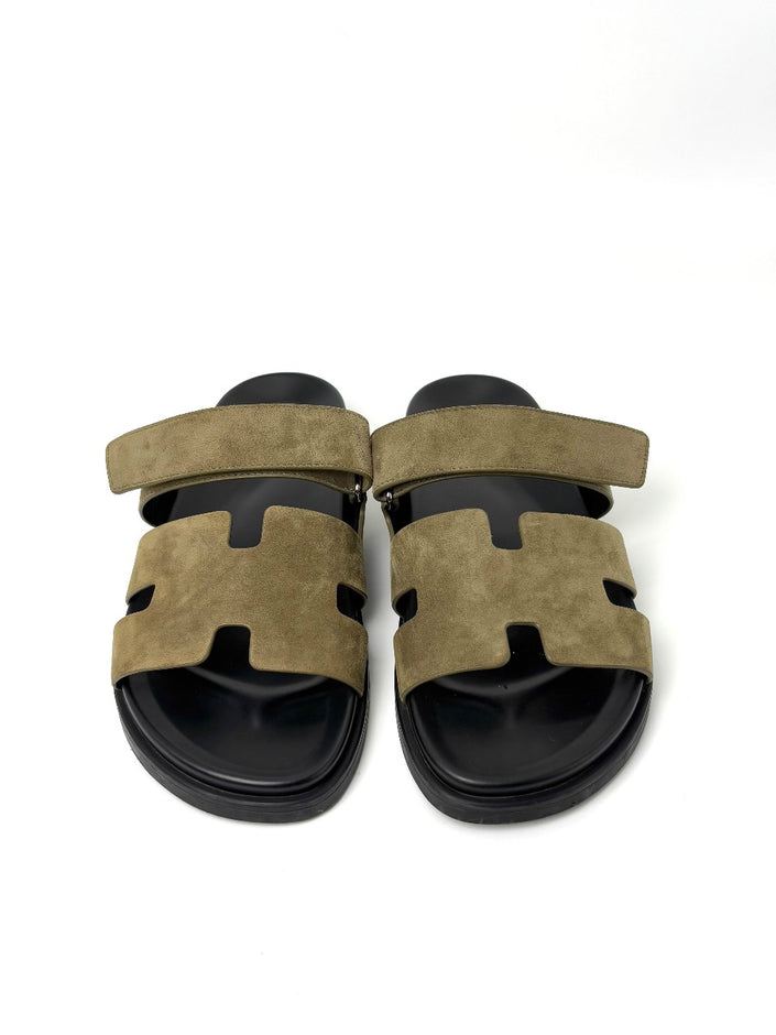 Like New. Hermes Chypre Army Green Suede. 42|7532