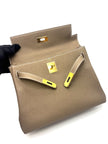 Like New. Hermes Kelly 28 Etoupe Togo GHW. UMU121SC|17316