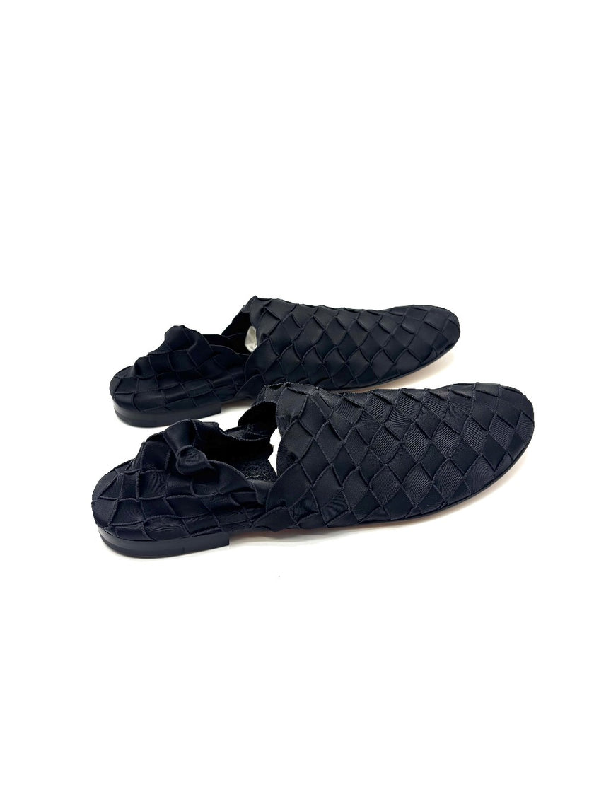Like New. Bottega Intrecciato Loafers Black. 39.5|17426