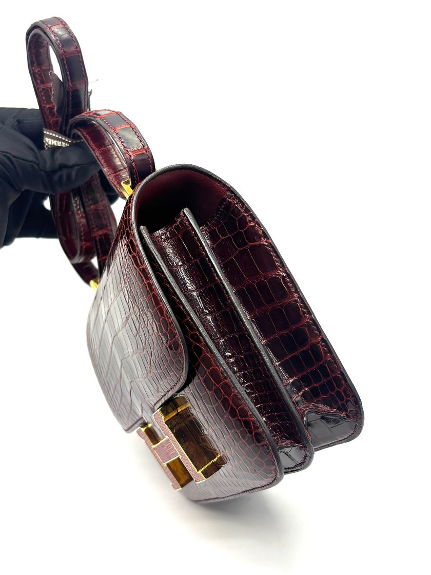 Like New. Hermes Constance 18 Bourgogne/Rouge Moyen Alligator Lizard GHW. R Square 39|17329