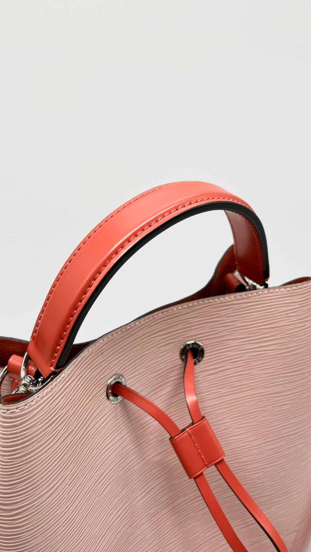 Preowned. LV Neonoe MM Epi Bicolor Coral/Pink. SR2159|8539