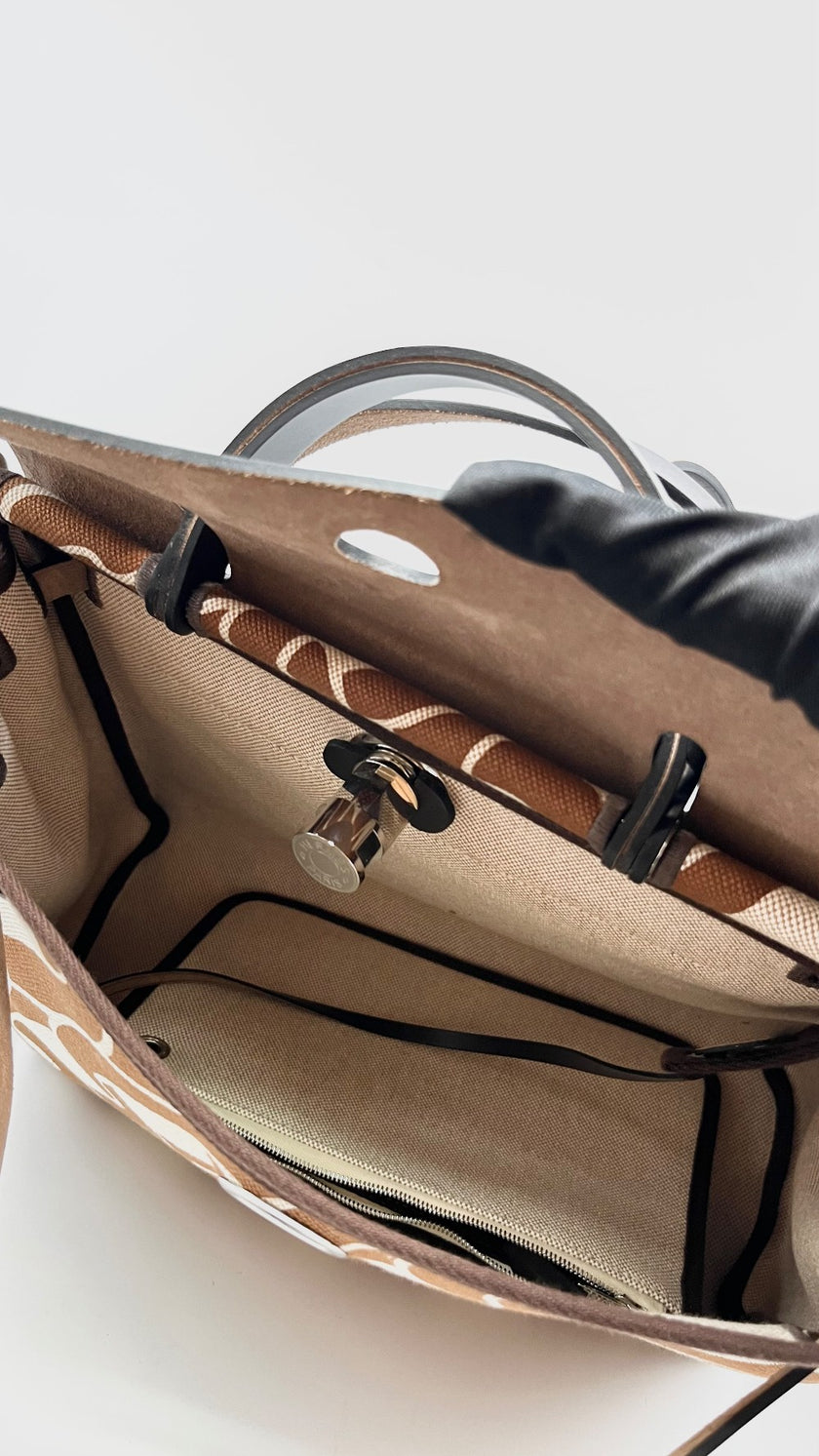 Like New. Hermes Herbag 31 Canvas Maillons&Co PHW. WCH010BP|16580