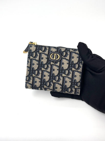 Like New. Dior 30 Montaigne Medium Blue Wallet. 43MA0235|6787