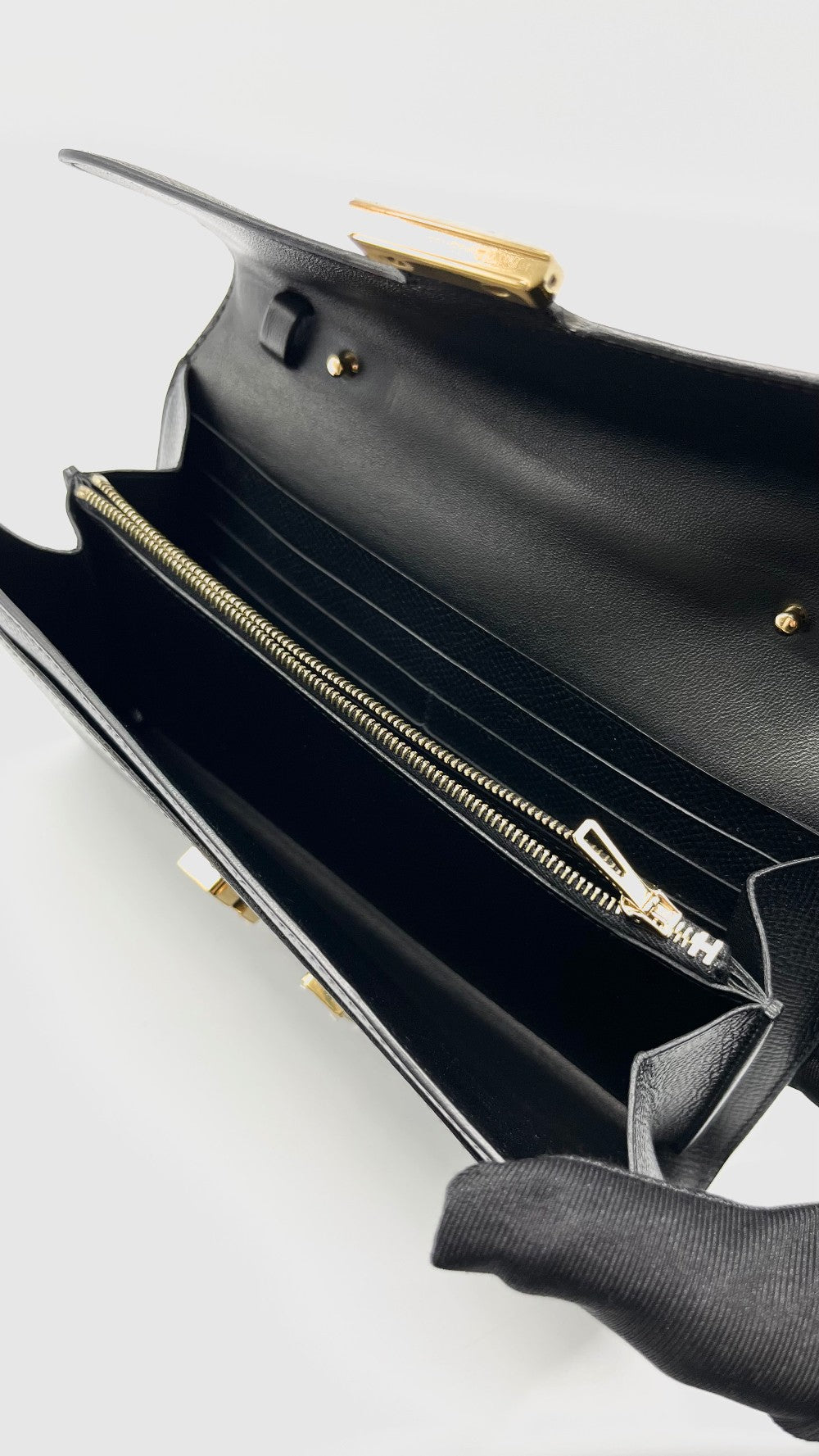 Like New. Hermes Constance To Go Epsom Black GHW. UNN001MC|13886