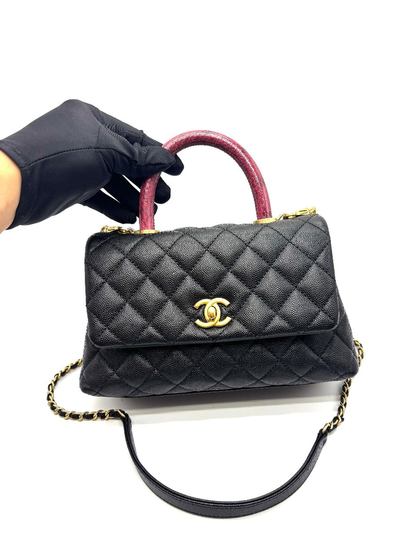 Preowned. Chanel Coco Handle Small Black Caviar Pink Python Handle. 26837080|17104