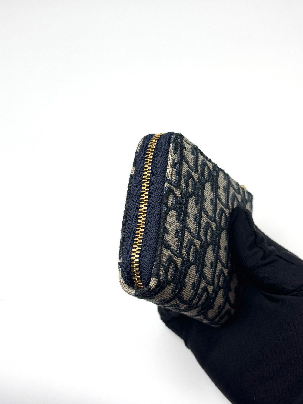 Like New. Dior 30 Montaigne Medium Blue Wallet. 43MA0235|6790
