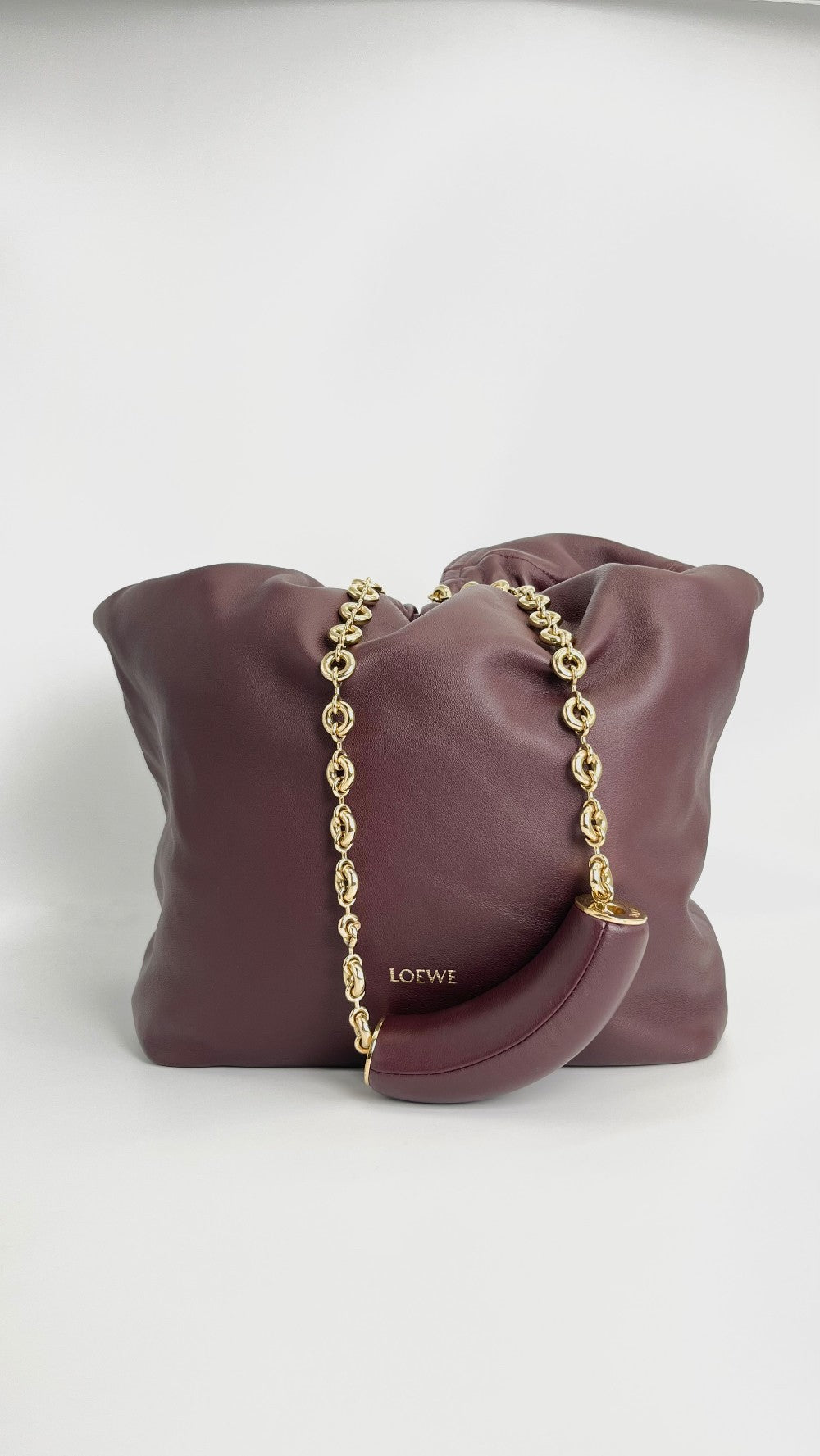 Preowned. Loewe Squeeze Medium Hobo Bag Dark Burgundy|4497