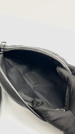 Preowned. LV Discovery Bumbag Black. Microchip|13109