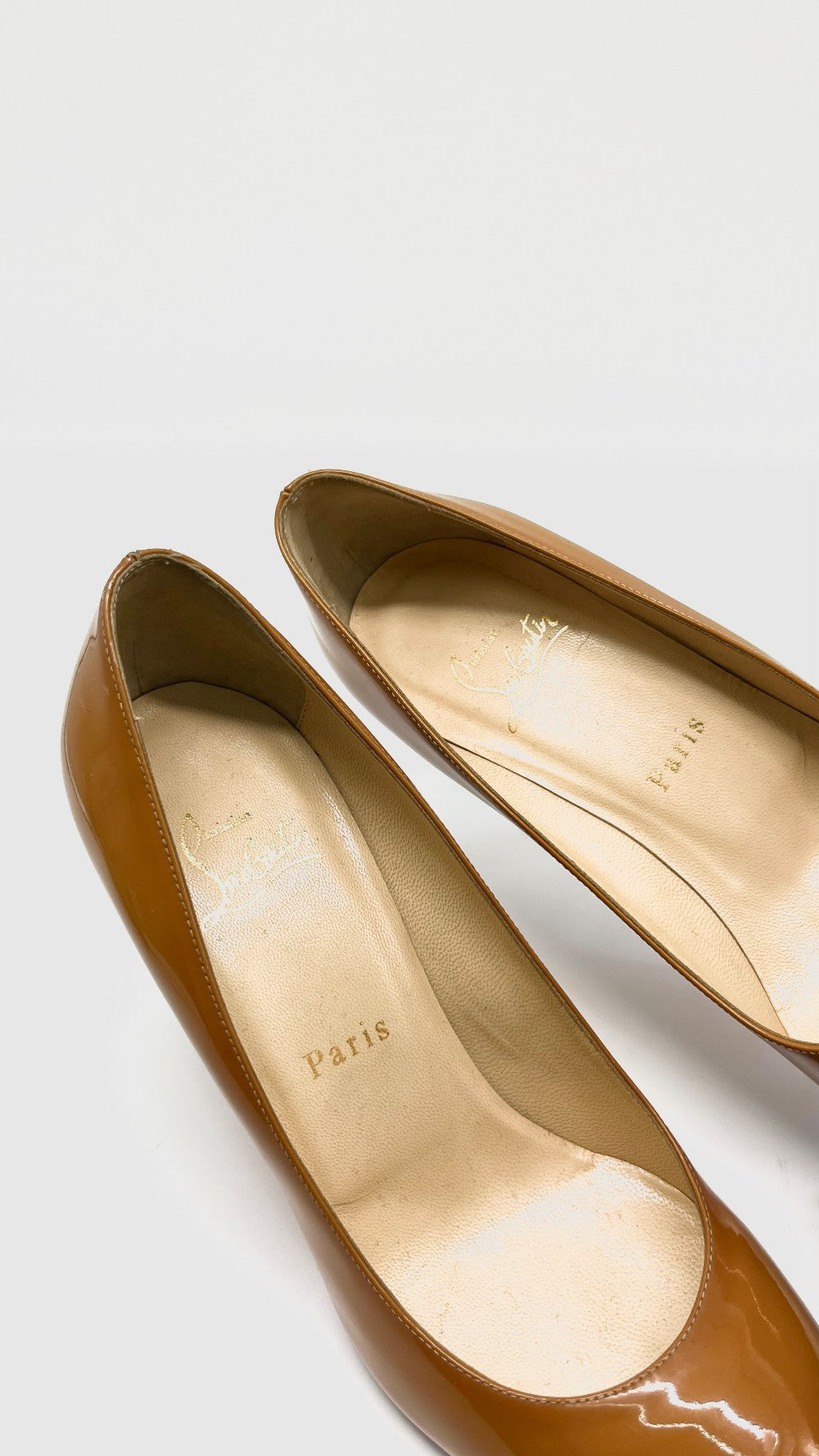 Preowned. Louboutin Low Heel Patent Brown. 37|10785