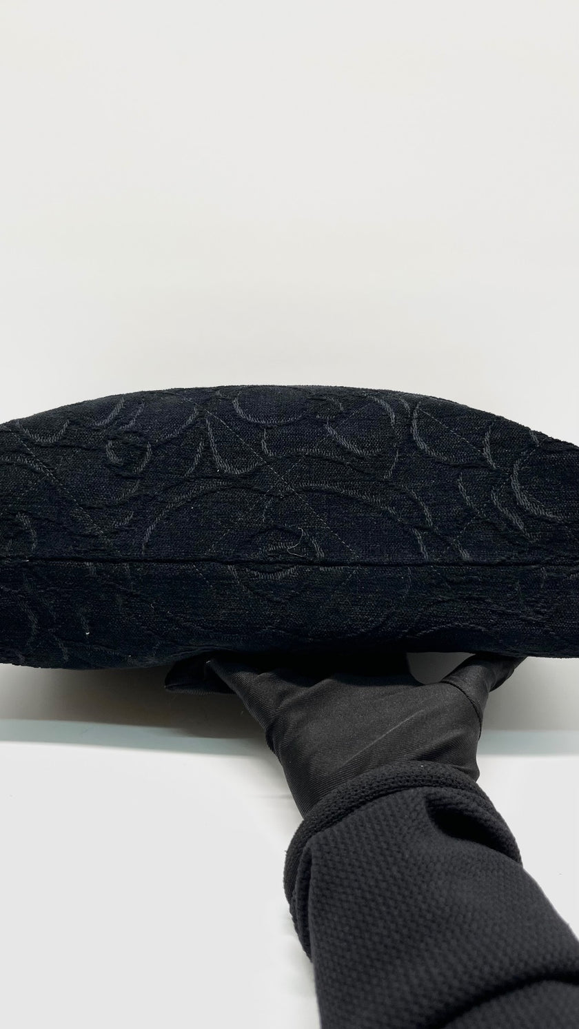 Preowned. Chanel 22 Black Velvet GHW. H2NHEX5L|10886