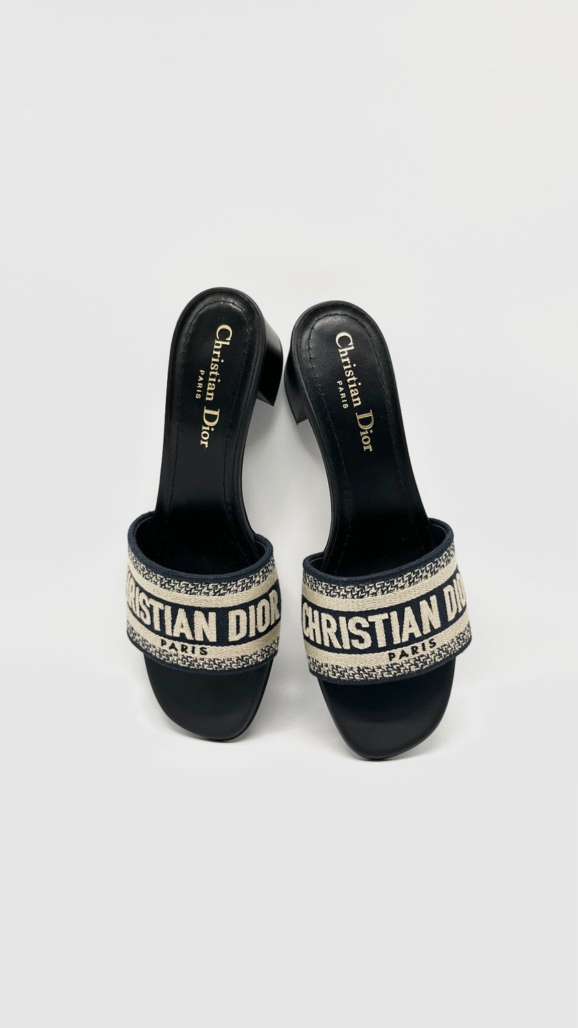 Unused. Dior Dway Sandal Deep Blue Embroidered.36.5|10530