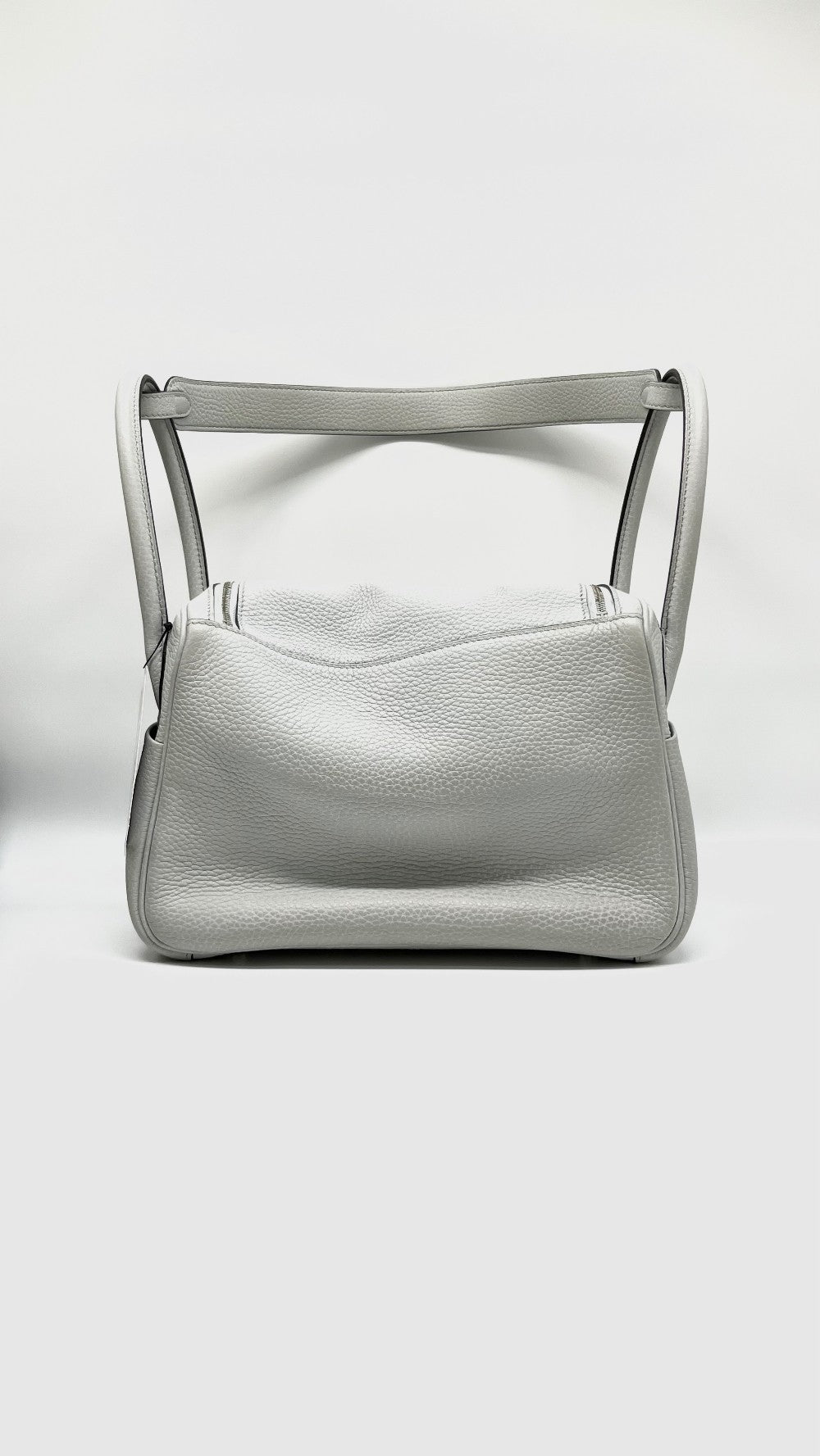 Preowned. Hermes Lindy 26 Blue Pale Clemence PHW. UBY169CZ|10160